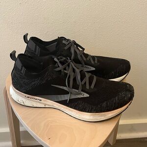 Brooks Levitate 5 Men's Black and Gray Athletic Shoes